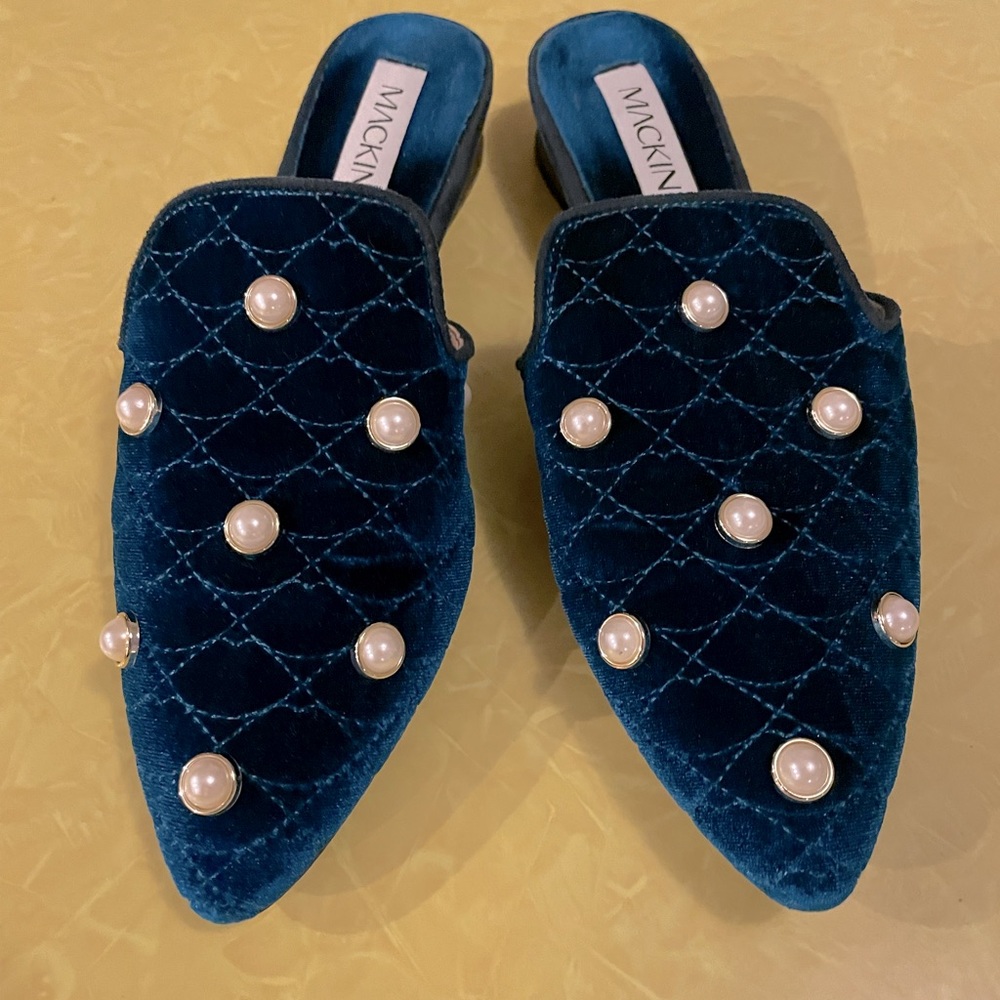 Quilted blue Velvet w/ Pearl Accent Shoes size 9